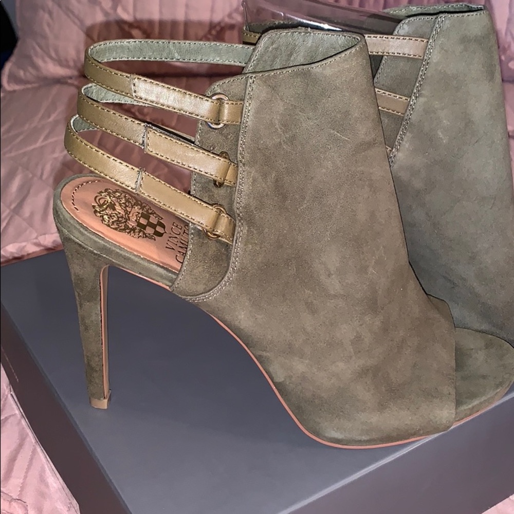 heels - Picture 2 of 4